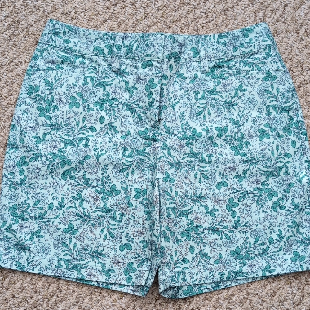 NWT Lands End Green Floral Print Chino Shorts 7 In